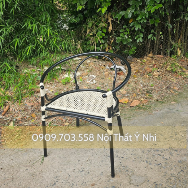 Bộ bàn ghế sắt mỹ nghệ kết hợp đan sợi nhựa giả mây