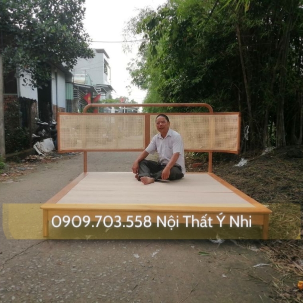 Giường gỗ sồi đan mắt cáo nhựa giả mây